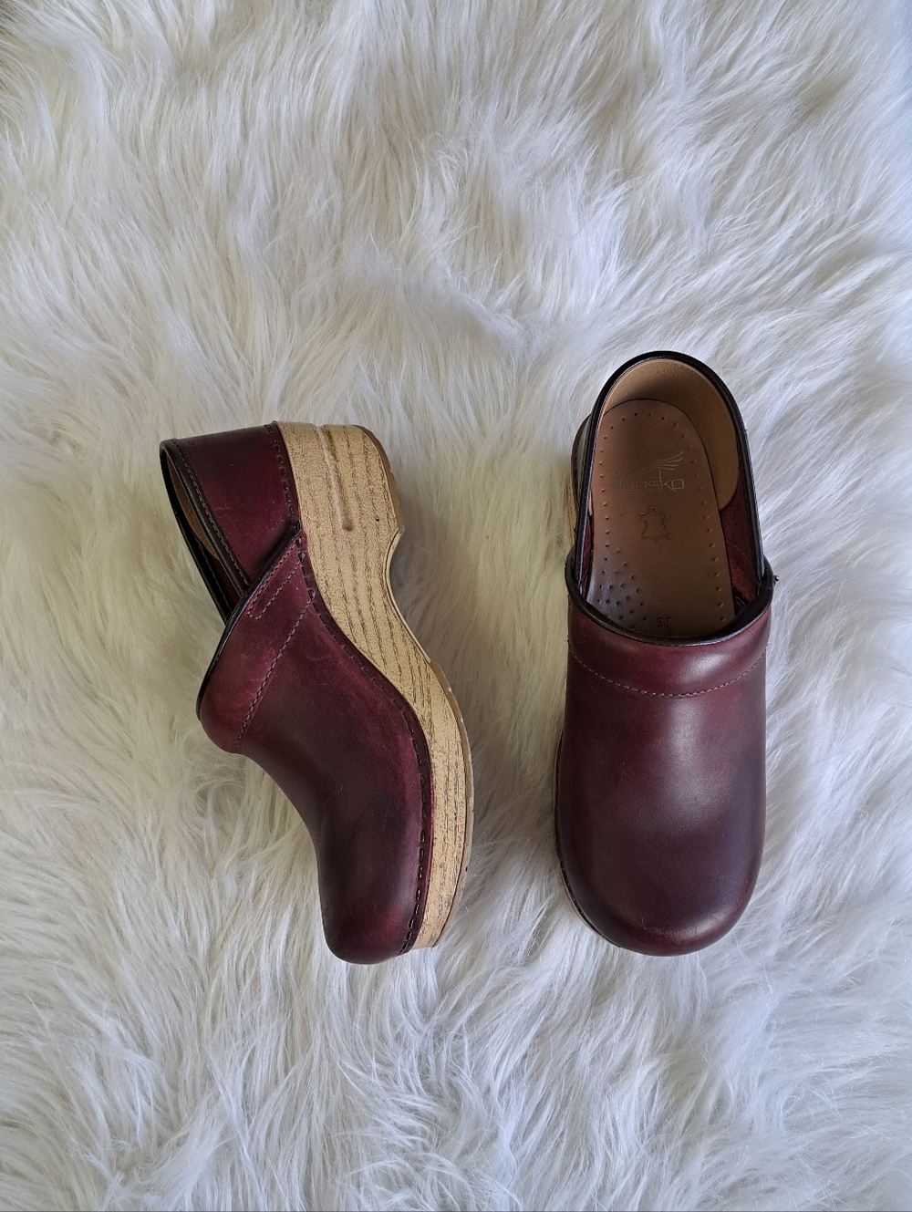 Dansko burgandy classics